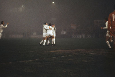 Juichen! 5 keer maar liefst in de dikke mist. © Guus de Jong/SV Ajax