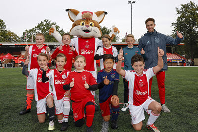 Een bonte verzameling Ajaxshirtjes. Uitstekend! © Pro Shots