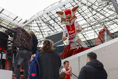 Lucky staat de kleine Ajacieden al op te wachten. © Pro Shots