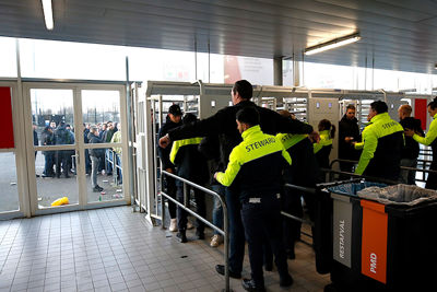 Utrecht-uit betekent altijd stevige controles, voor het geval dat. © De Brouwer