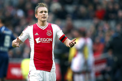 2012/13: Strak pasmodel, rare rode baan aan onderkant... © AFC Ajax