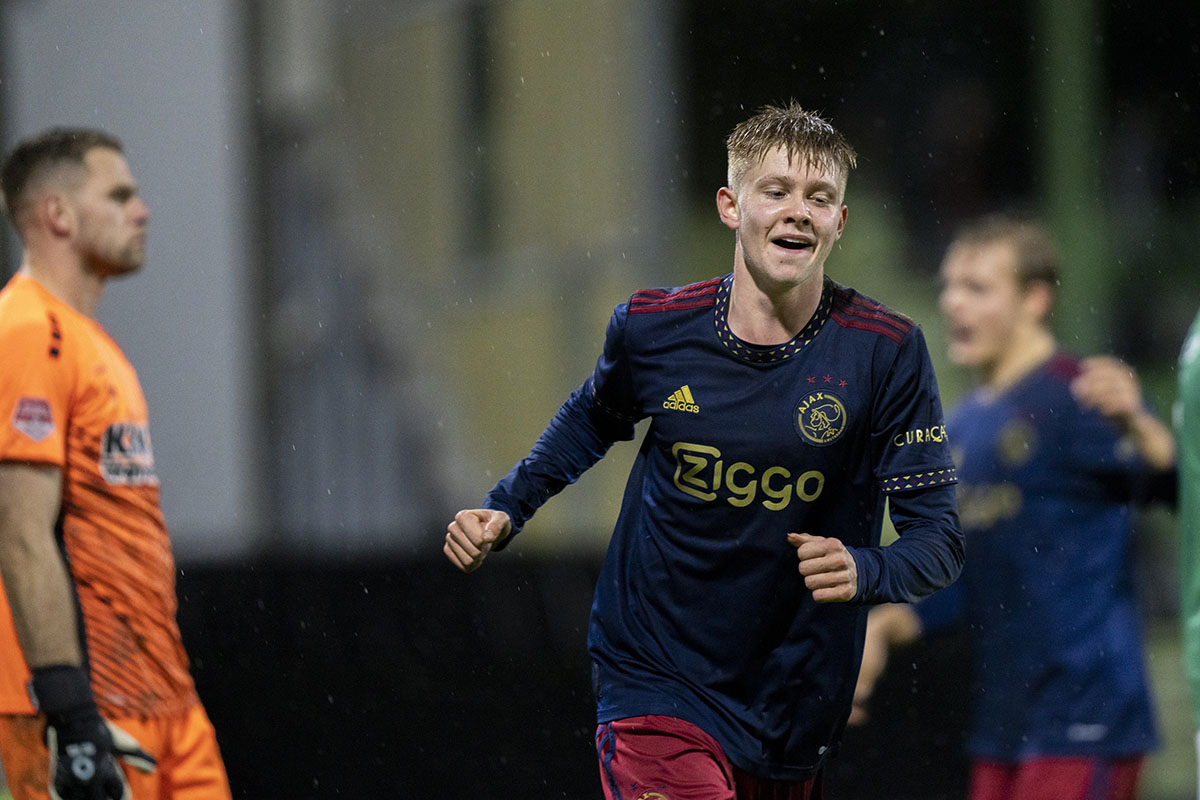 Hlynsson Kopt Jong Ajax Naar Zege Tijdens Doelpuntrijk Duel In Dordrecht