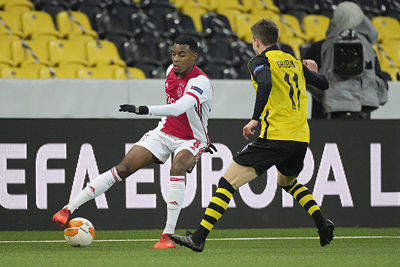 Gravenberch speelde een belangrijke rol bij de openingstreffer van Neres. © Pro Shots