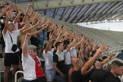 Handjes in de lucht en zingen maar. © SV Ajax