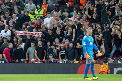 Bovenop de actie op Anfield. © Pro Shots