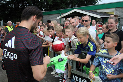 Ramaj maakt veel kinderen blij. © SV Ajax