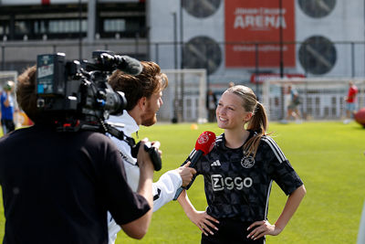 Ajax TV kwam ook langs. Leuk! © De Brouwer