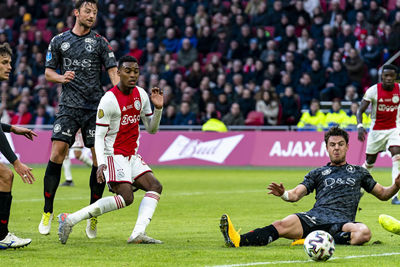 Ja, 2-0! Ryan Gravenberch prikt de bal in het doel. Fijn! © Pro Shots