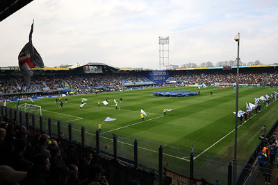 Het stadion met die veel te moeilijke naam. © De Brouwer