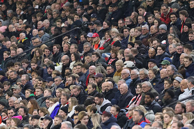 Gelukkig zijn de andere tribunes wel gevuld. © De Brouwer