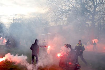 Als je niet naar het stadion mag, dan moet je andere dingen bedenken. © De Brouwer