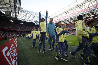 Traditie: het voorstellen van alle jeugdteams. © De Brouwer