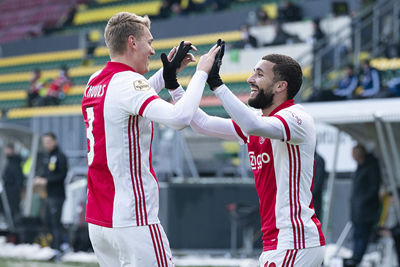 Labyad moet hier nog verteld worden dat Schuurs de bal niet raakte, haha! © Pro Shots