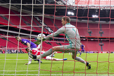 Door een verkeerd pilletje bij Onana beleeft Stekelenburg zijn tweede jeugd. © Pro Shots