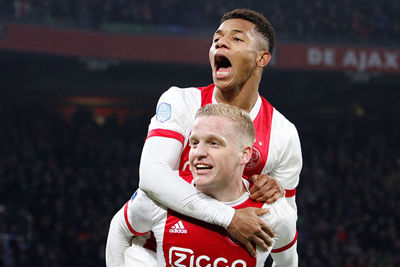 En juichen met Donny van de Beek. © Pro Shots