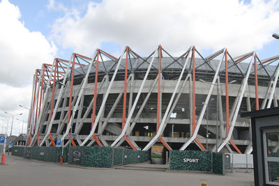 Het stadion van Jagiellonia Bialystok van de buitenkant. © SV Ajax