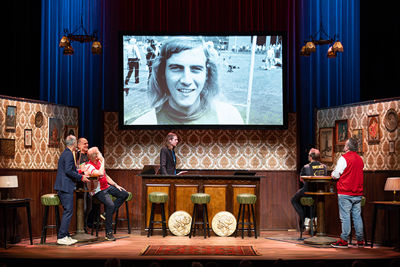 Natuurlijk zit er een eerbetoon aan Johan Neeskens in de show. © Pro Shots