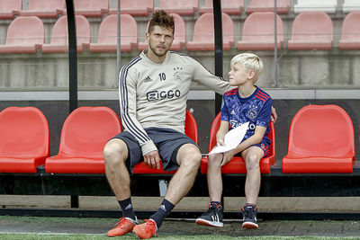 Ook voor onze leden van de Ajax Kids Club had Klaas tijd. © Pro Shots