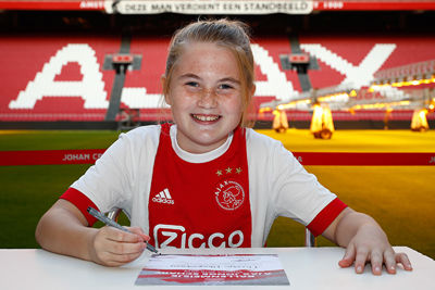 Deze kleine winnaar tekent een ballenmeidencontract! © De Brouwer