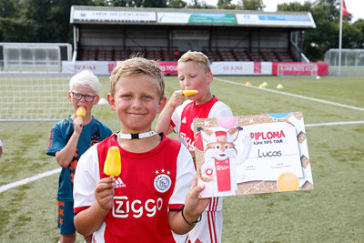 Ook Lucas heeft een mooi diploma voor boven zijn bed. © De Brouwer