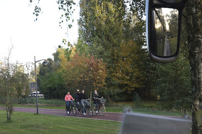 Hartelijke ontvangst in Wolluk. Beetje zwaaien en zo. © De Brouwer