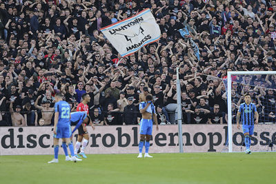 Op het veld gaat het inmiddels de verkeerde kant op... © De Brouwer