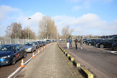 De langste file stond zaterdag voor De Toekomst. © De Brouwer