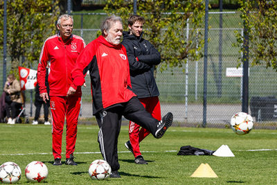 Een stukje subtiele balverplaatsing is hier volop gaande. © Pro Shots