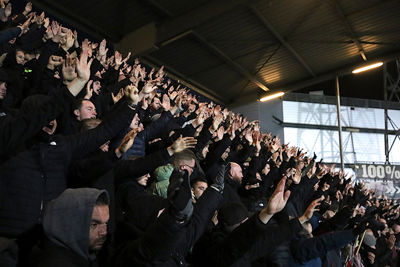 Volle bak en achter onze spelers. © De Brouwer