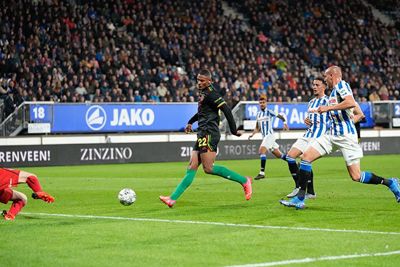 Haller zet weer eens zijn handtekening onder de openingstreffer. © Pro Shots