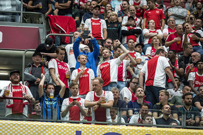 Weer lekker veel wit-rood-wit op de tribunes. Worden we blij van! © Björn Martens