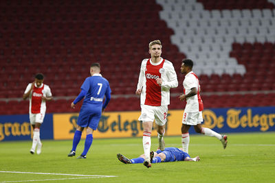 Taylor viert ingetogen zijn allereerste treffer voor Ajax 1. © De Brouwer