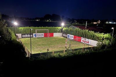 Inclusief voetbalveld met boarding en veldverlichting! © Walter Alderden