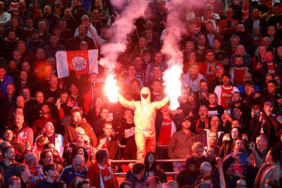 Squid Game-taferelen tijdens heerlijke Ajax - PSV (5-0). © De Brouwer