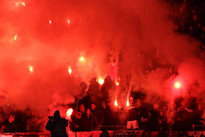 De Arena kleurt rood. © De Brouwer