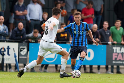 Jensen in actie, maar ook voor hem lijkt veel speeltijd bij Ajax 1 behoorlijk ver weg. © Pro Shots