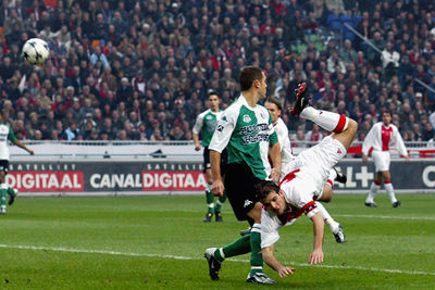 Daar is-ie, de magnifieke hakbalgoal van Van der Vaart. © Pro Shots