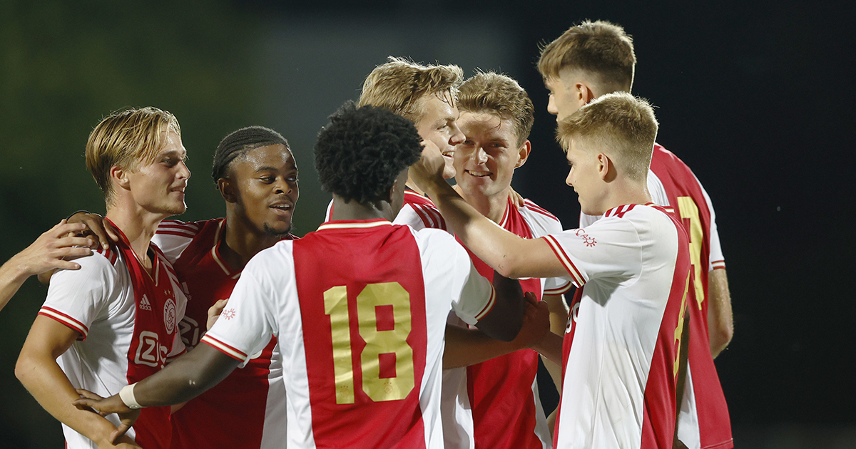 Ballenjongens En -meiden Gezocht Voor Jong Ajax - Helmond Sport!