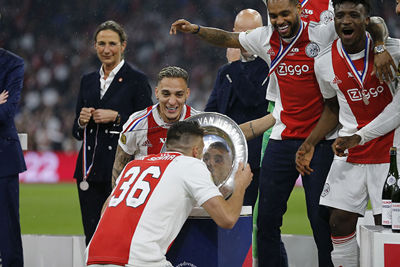 Tadic doet ‘pak schaal’. © De Brouwer