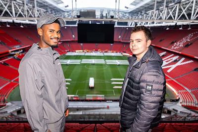 De wens van Jayden: op de foto met Hato op zijn stadionplekkie. © Pro Shots