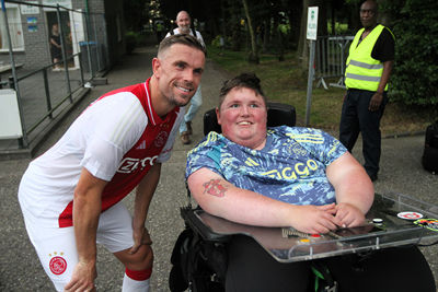 Henderson was een attractie opzich in Oldebroek. © SV Ajax