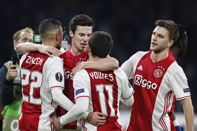 2016/17: De strepen verhuizen voor het eerst naar zijkant shirt. © AFC Ajax