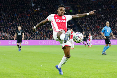 Quincy Promes is weer terug, maar de grote vorm had Ajax niet. © De Brouwer