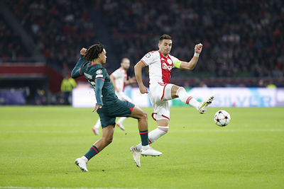 De eerste helft speelt Ajax met lef en bravoure. © De Brouwer