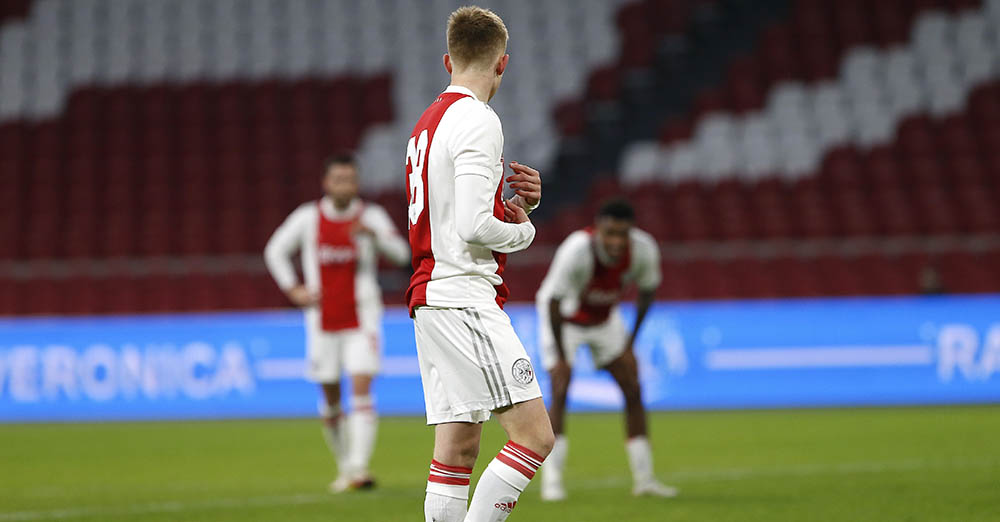 Daramy En Debutanten Centraal In Fotoverslag Ajax - Barendrecht