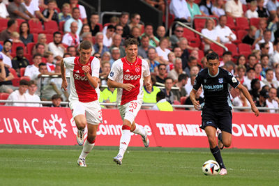 Janse debuteerde als linksback. Mooi moment voor hem. © SV Ajax