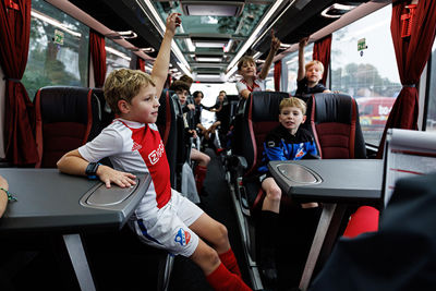 Tussendoor nemen we een kijkje in de spelersbus. © Pro Shots