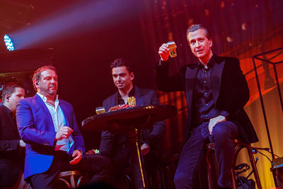 Robert Leroy, Yves Berendse en Quincy zijn er ook. Proost! © Ben Houdijk 