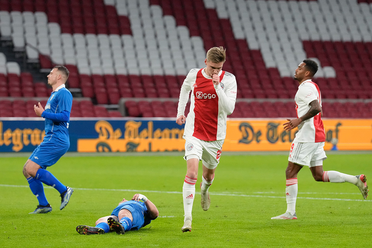 Matig Ajax Doet Barendrecht Amper Pijn En Dit Valt Op