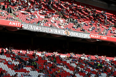 Het is geen toeval dat het zonnetje heerlijk op dit spandoek schijnt. © De Brouwer